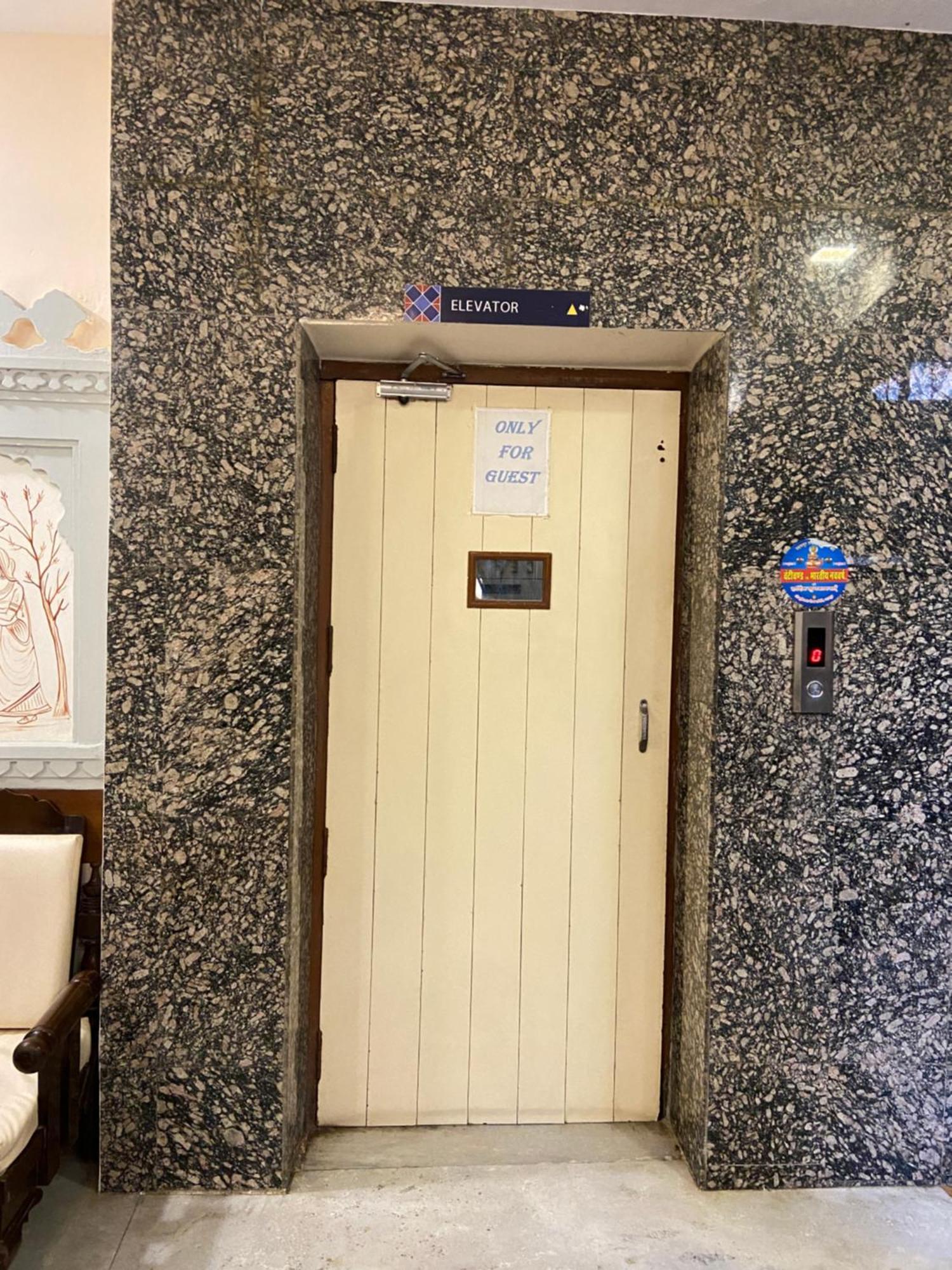 Hotel Damanis Udaipur Luaran gambar